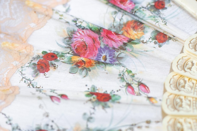 haft na lnianej tkaninie