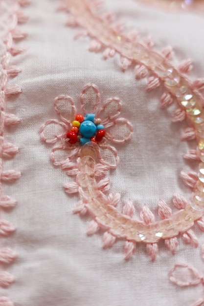 haft artystyczny na tkaninie